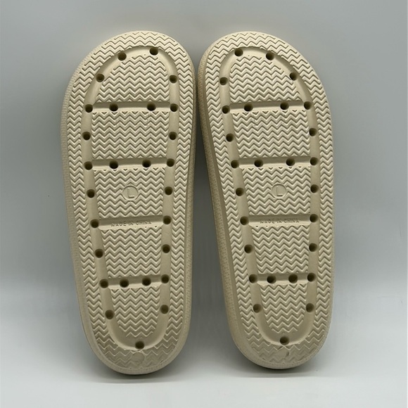 2363- 32 Degrees Cool Cushion Slide Sandals Tan Size W9-10 / M7-8 NWT - Picture 9 of 10